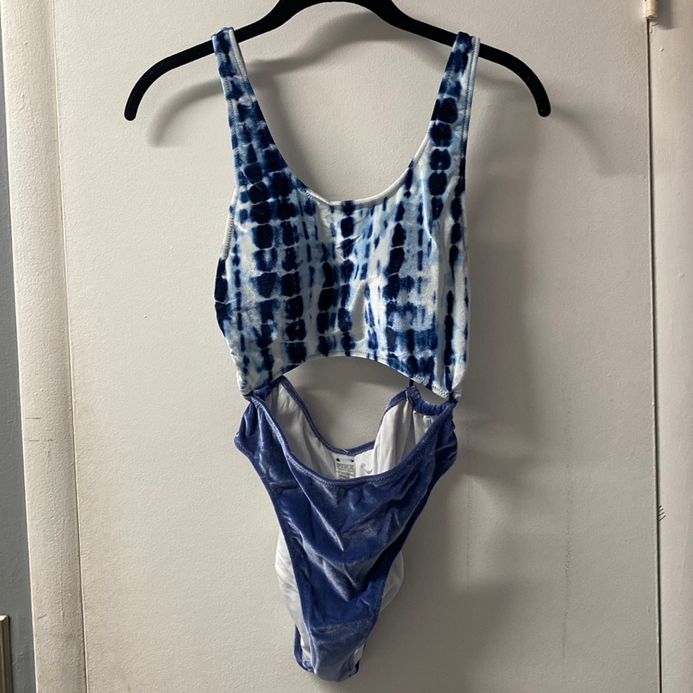 2 for $20 Victoria’s Secret Velvet One Piece PINK Swimsuit